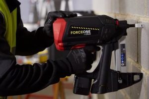 La mejor pistola de clavos: comparativa entre FORCE ONE y FOX